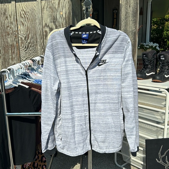 Lightweight Nike jacket extra large - Picture 2 of 5